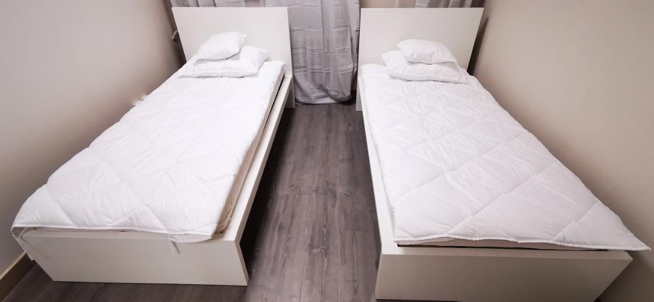 Hostel Powstaniec Wola - Private Rooms วอร์ซอ ภายนอก รูปภาพ