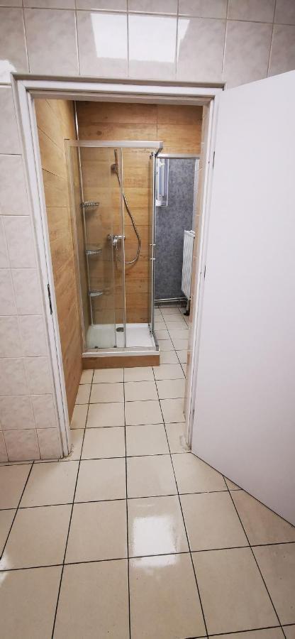 Hostel Powstaniec Wola - Private Rooms วอร์ซอ ภายนอก รูปภาพ