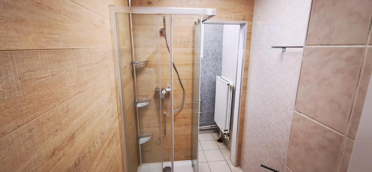 Hostel Powstaniec Wola - Private Rooms วอร์ซอ ภายนอก รูปภาพ