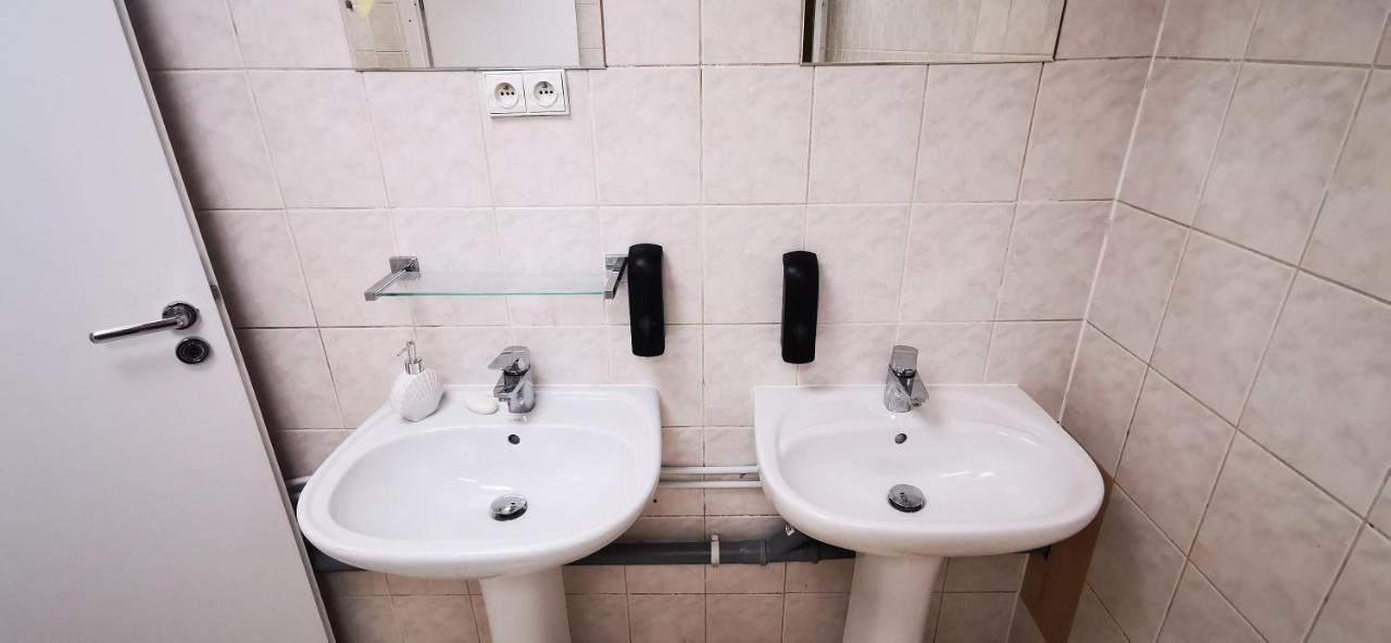 Hostel Powstaniec Wola - Private Rooms วอร์ซอ ภายนอก รูปภาพ