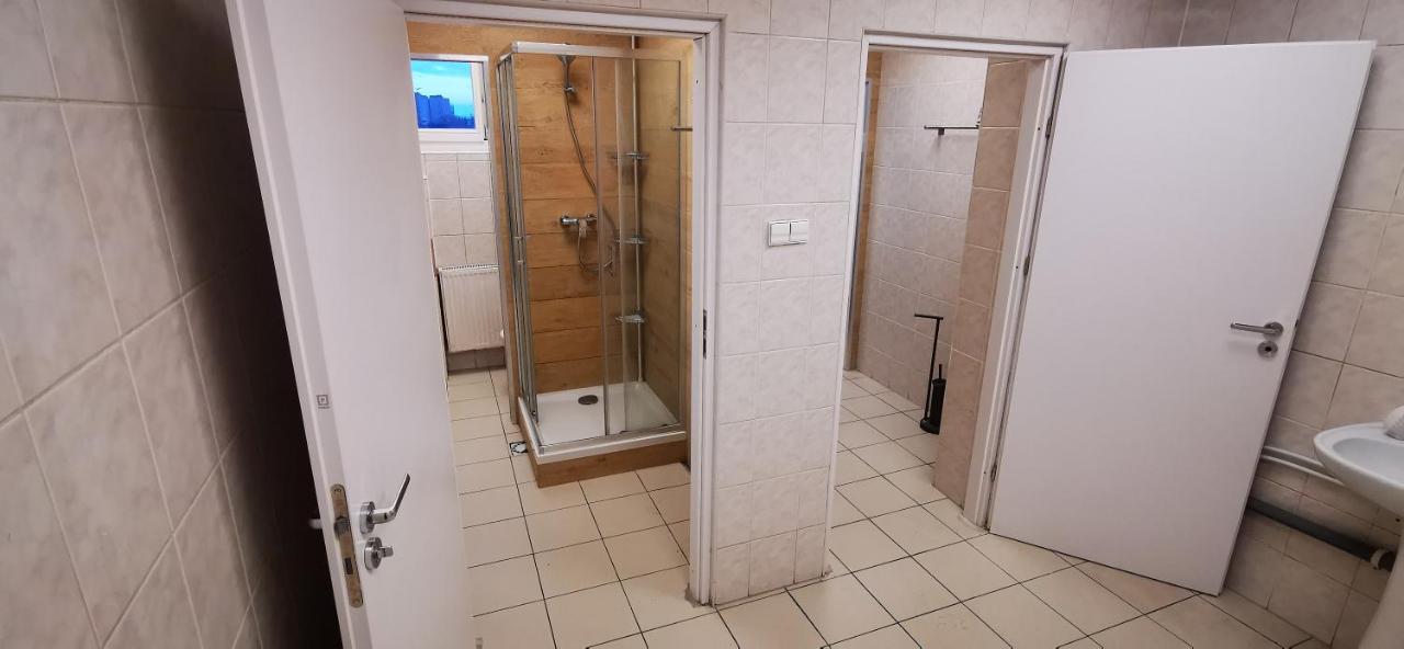 Hostel Powstaniec Wola - Private Rooms วอร์ซอ ภายนอก รูปภาพ