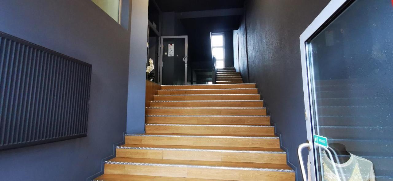 Hostel Powstaniec Wola - Private Rooms วอร์ซอ ภายนอก รูปภาพ