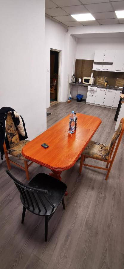 Hostel Powstaniec Wola - Private Rooms วอร์ซอ ภายนอก รูปภาพ