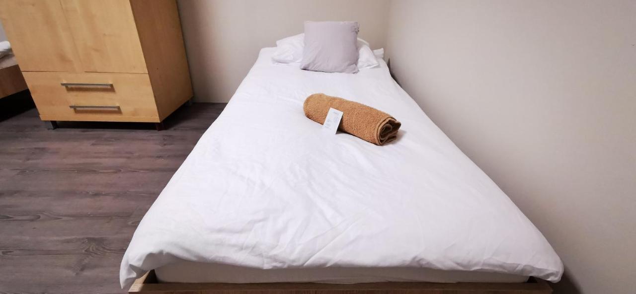 Hostel Powstaniec Wola - Private Rooms วอร์ซอ ภายนอก รูปภาพ