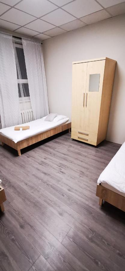 Hostel Powstaniec Wola - Private Rooms วอร์ซอ ภายนอก รูปภาพ
