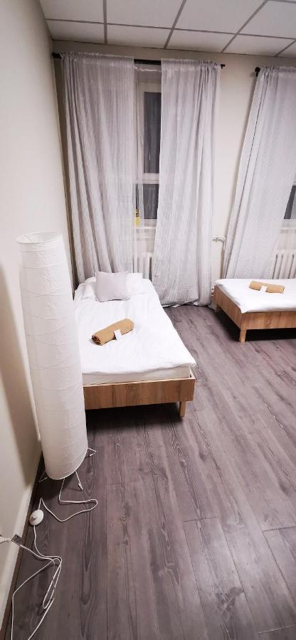 Hostel Powstaniec Wola - Private Rooms วอร์ซอ ภายนอก รูปภาพ