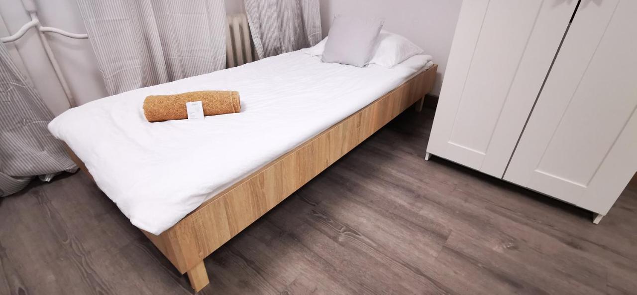 Hostel Powstaniec Wola - Private Rooms วอร์ซอ ภายนอก รูปภาพ