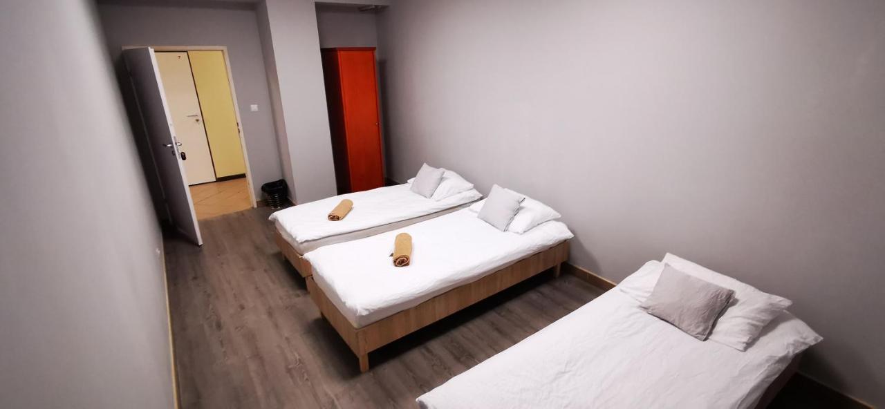 Hostel Powstaniec Wola - Private Rooms วอร์ซอ ภายนอก รูปภาพ