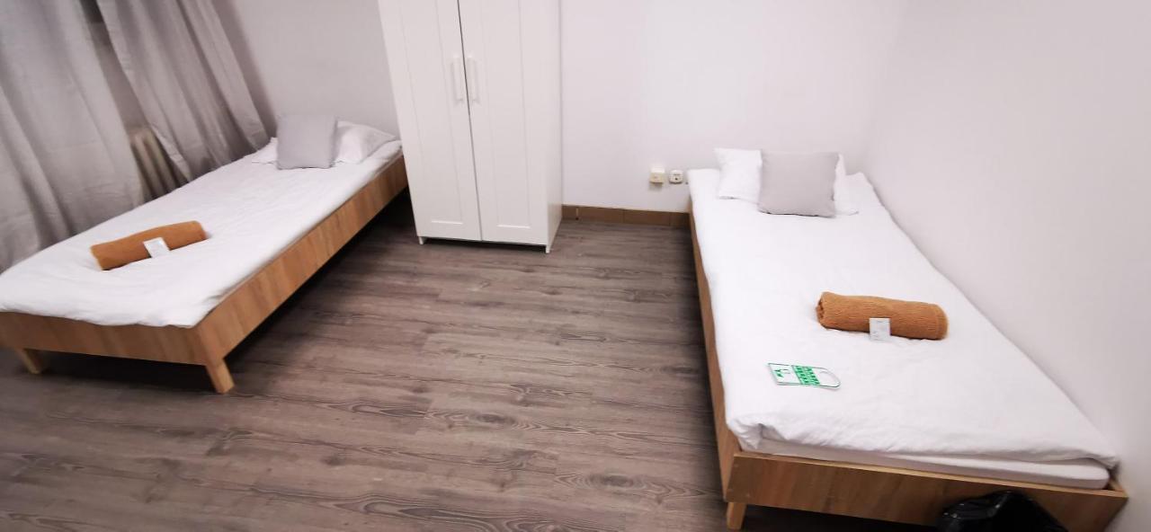 Hostel Powstaniec Wola - Private Rooms วอร์ซอ ภายนอก รูปภาพ