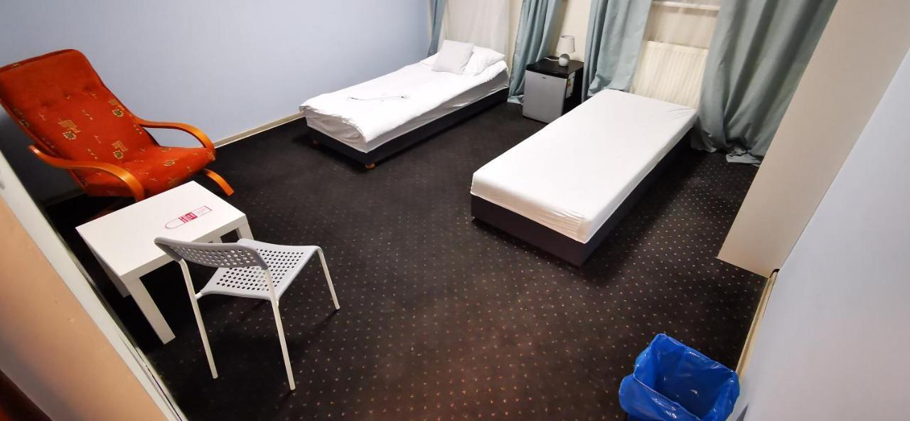 Hostel Powstaniec Wola - Private Rooms วอร์ซอ ภายนอก รูปภาพ