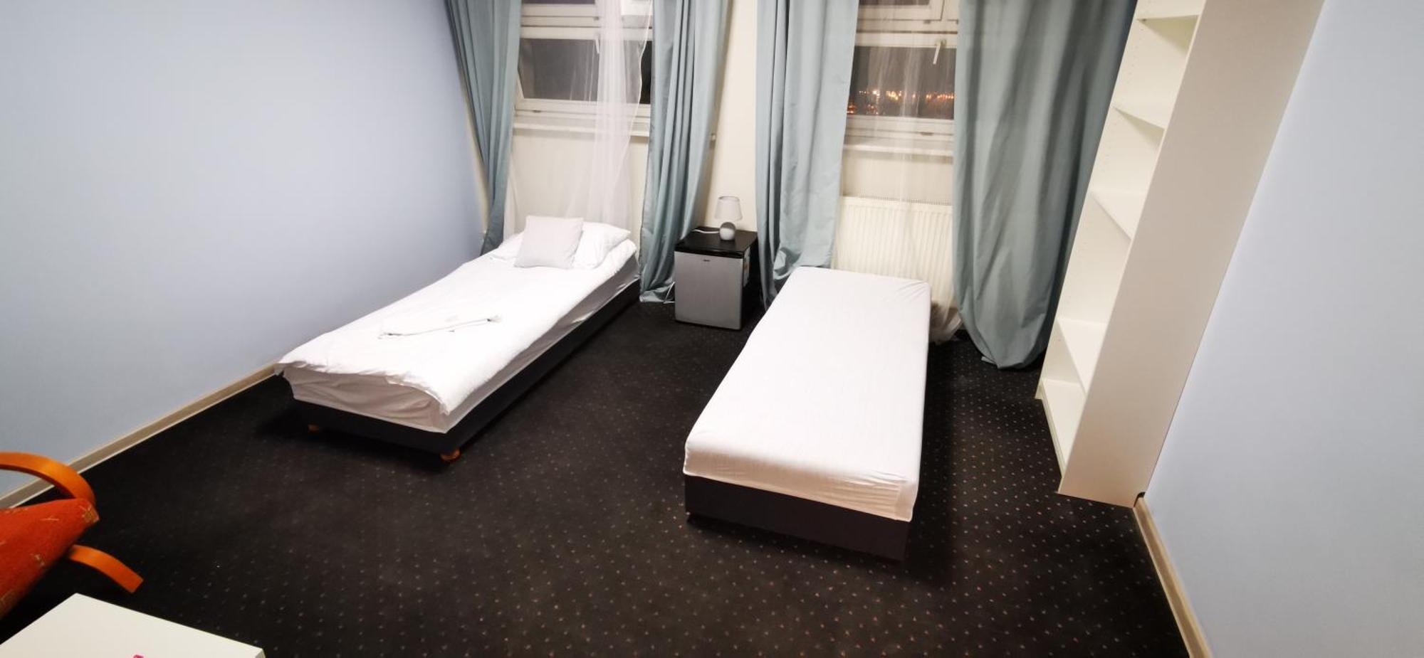 Hostel Powstaniec Wola - Private Rooms วอร์ซอ ภายนอก รูปภาพ