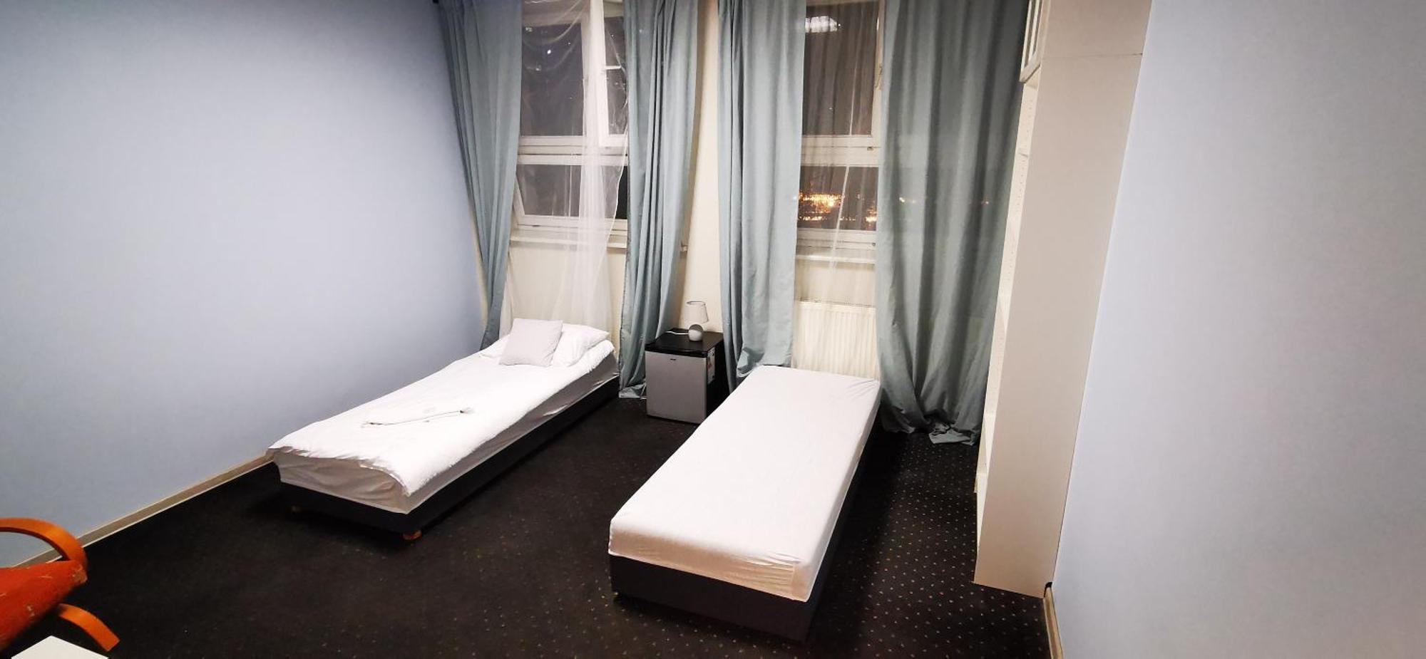 Hostel Powstaniec Wola - Private Rooms วอร์ซอ ภายนอก รูปภาพ